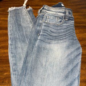 KanCan Mid-Rise Skinny Jean - Size 23 Medium Wash